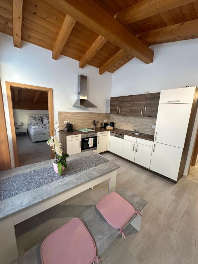 Leo Apart 2 Radfeld Exterior foto
